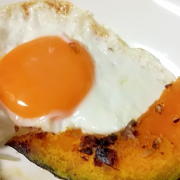 ハロウィンに目玉焼き~かぼちゃのソテー添え~